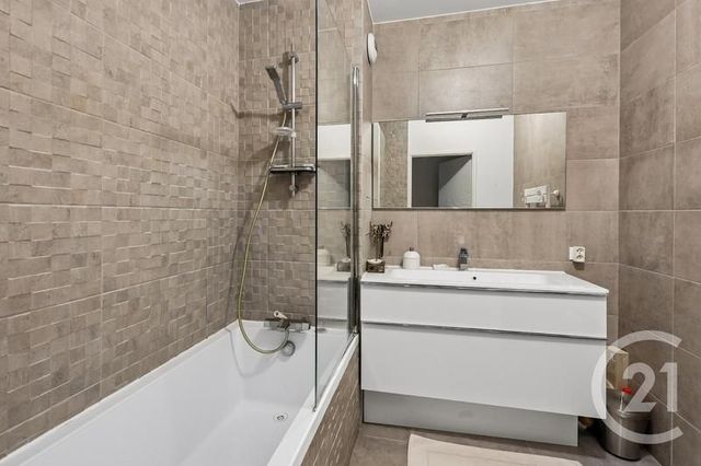 Appartement F3 à vendre - 3 pièces - 71.0 m2 - PUTEAUX - 92 - ILE-DE-FRANCE - Century 21 Eric Sellier